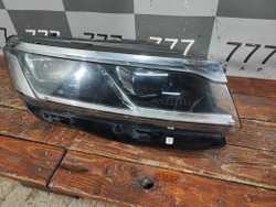 Фара правая LED Volkswagen Touareg 3 Оригинал целая 761941036B