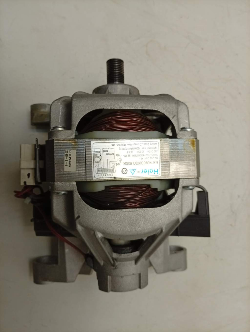 IWUE 4105 CIS кт28 Двигатель для стиральных машин Ariston Indesit C00275461 б/у