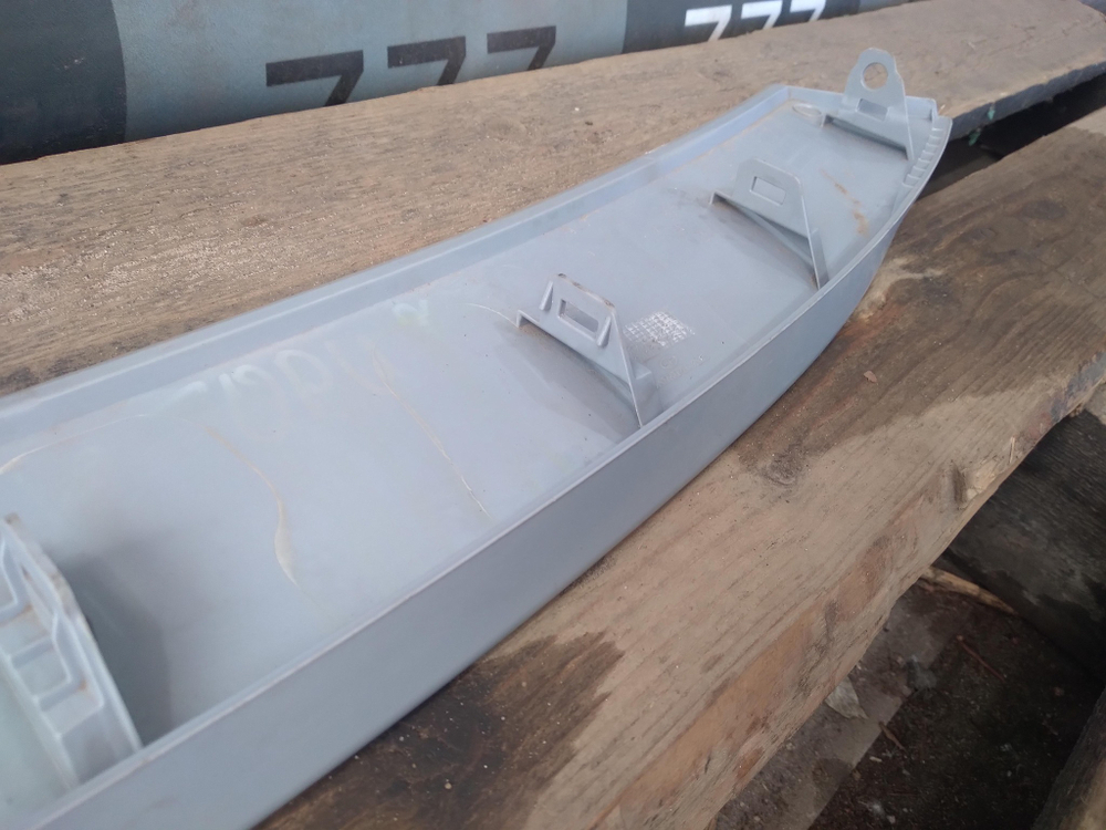 Спойлер Накладка крышки багажника Toyota C-HR 16-19 Б/У Оригинал 76812F4010
