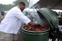 Керамический гриль Big Green Egg 2XL (самый большой), 73 см, на модульной подставке с тумбой