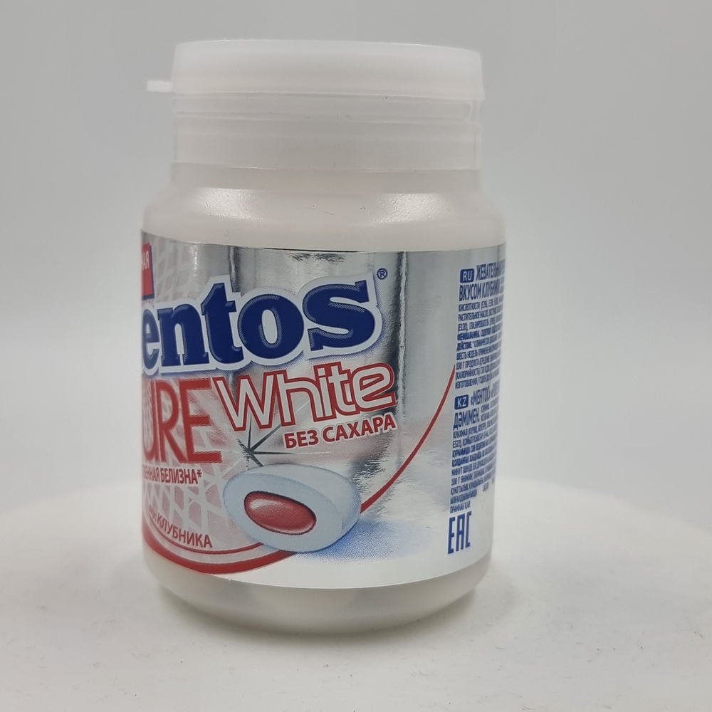Жевательная резинка Mentos Pure White клубника, 54 г