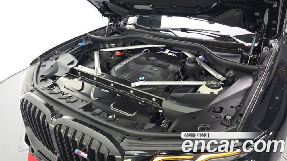 BMW X7 xDrive 40i Design Pure Excellence 7-Seater — 2025