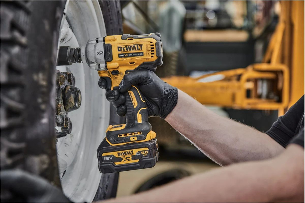 Dewalt Аккумуляторный гайковерт DCF892N, 18 В, 1084 Нм, 3250 уд/мин, без АКБ и ЗУ () DCF892N-XJ