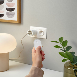 IKEA GRILLPLATS  (ИКЕА ГРИЛЛПЛАТС)  -  Умная розетка с пультом дистанционного управления - белая