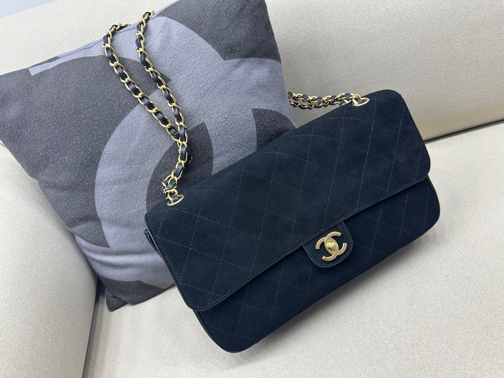 Женская сумка Chanel с замшевым эффектом — тёмно-синяя, 32 см — фото 2