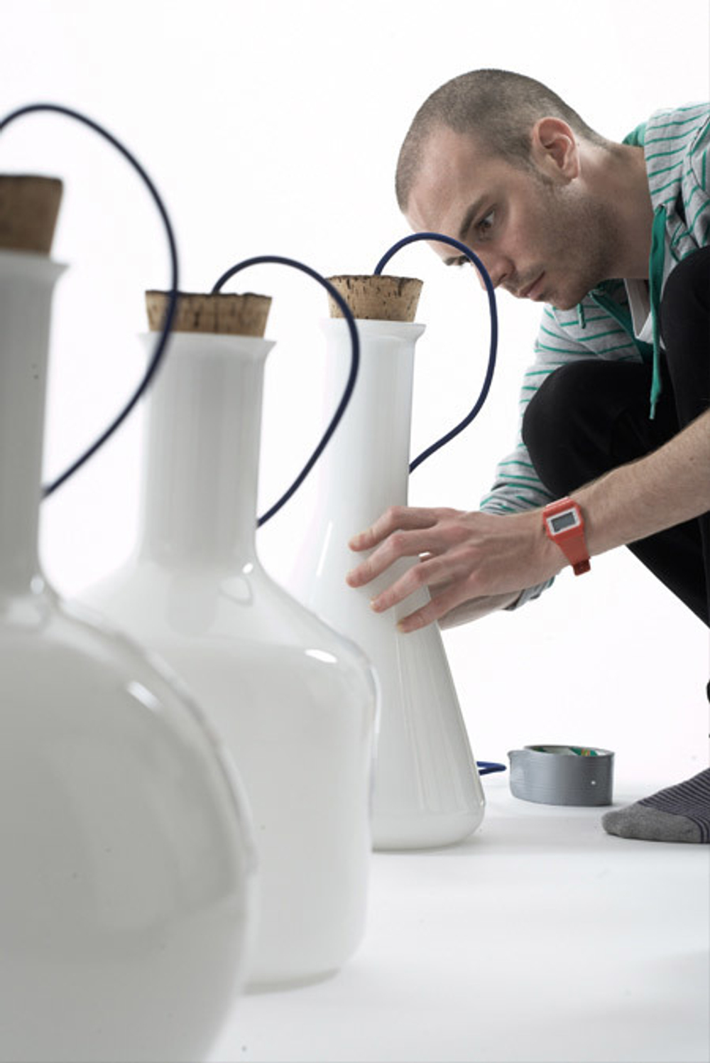 Подвесной дизайнерский светильник  Labware Sphere от Benjamin Hubert