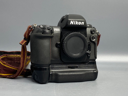 Nikon F100