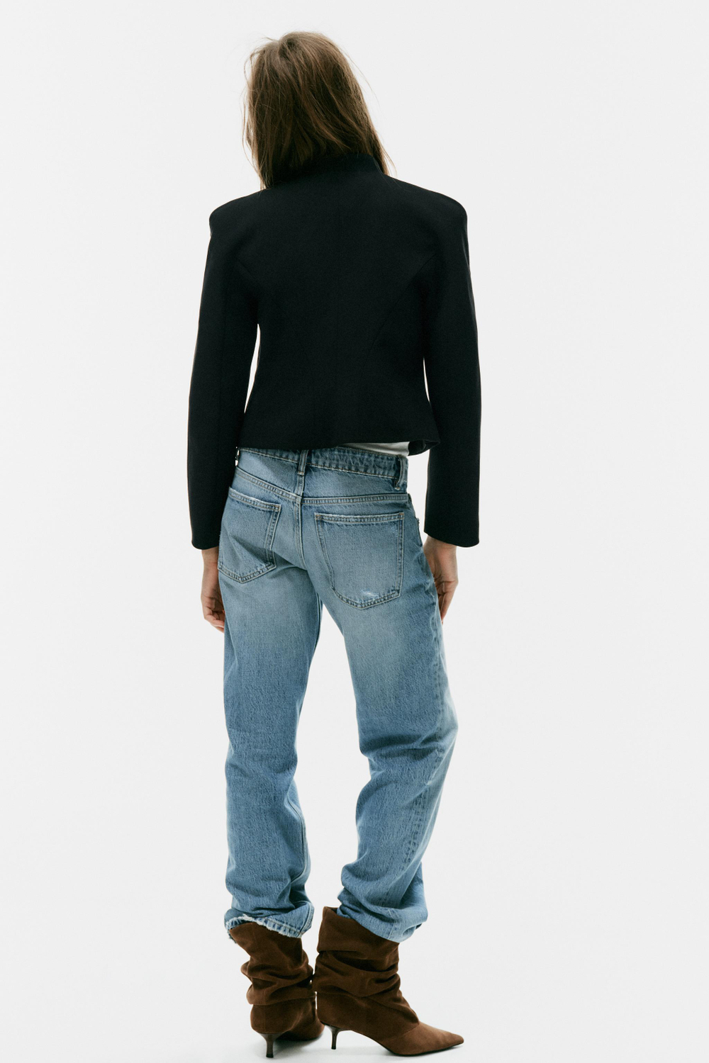 ZARA ПРИТАЛЕННЫЙ БЛЕЙЗЕР С ПОДПЛЕЧНИКАМИ, ЧЕРНЫЙ