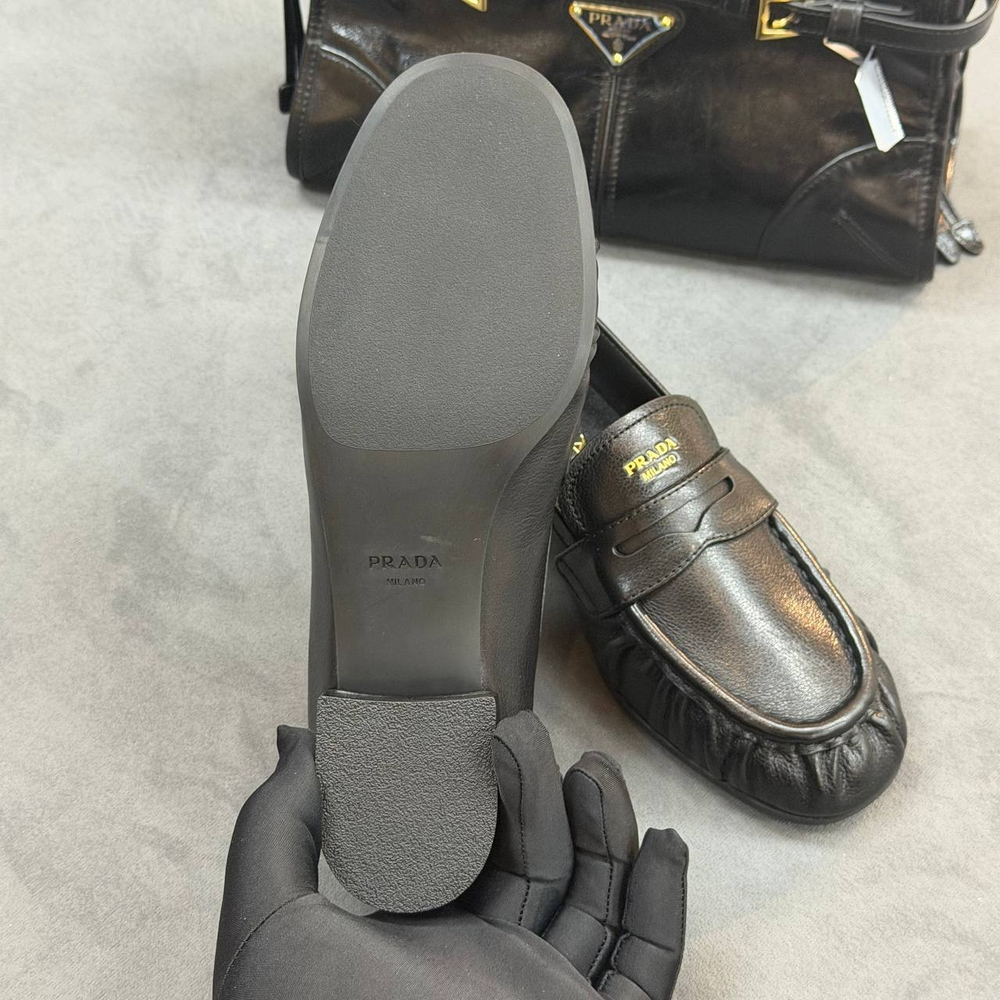 Лоферы Prada