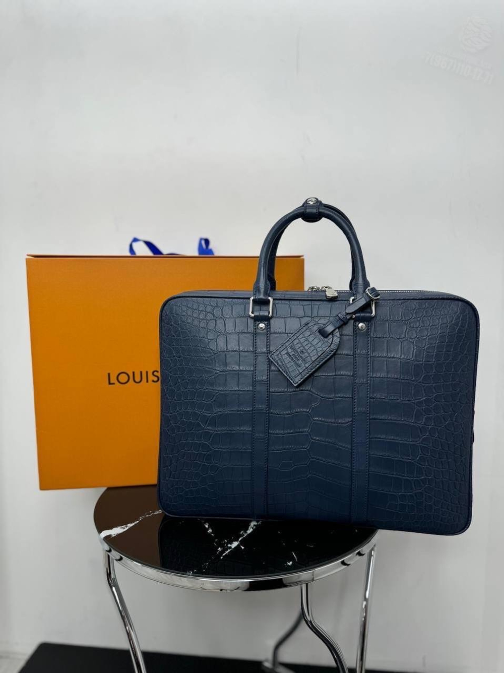 Портфель Louis Vuitton из кожи крокодила