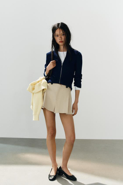 ZARA ШОРТЫ СО СКЛАДКАМИ И ПУГОВИЦАМИ, БЕЖЕВЫЙ