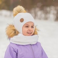 Шапка зимняя на завязках с меховым помпоном "Молоко"