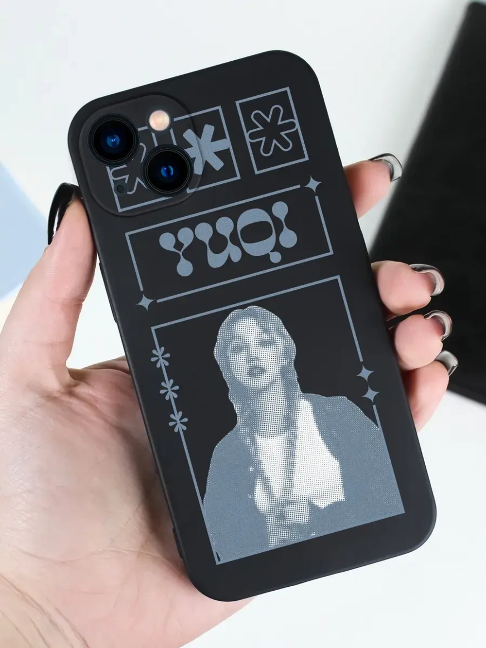 Чехол на iPhone 13 с принтом