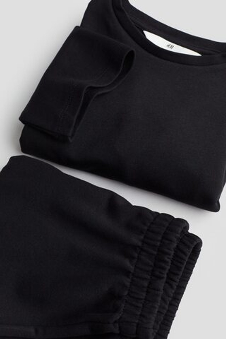 H&M Комплект из футболки и шорт, черный