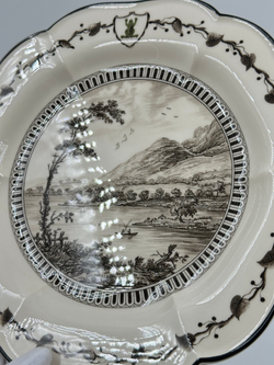Тарелка Wedgwood «Зелёная лягушка» («View of Derwentwater»)