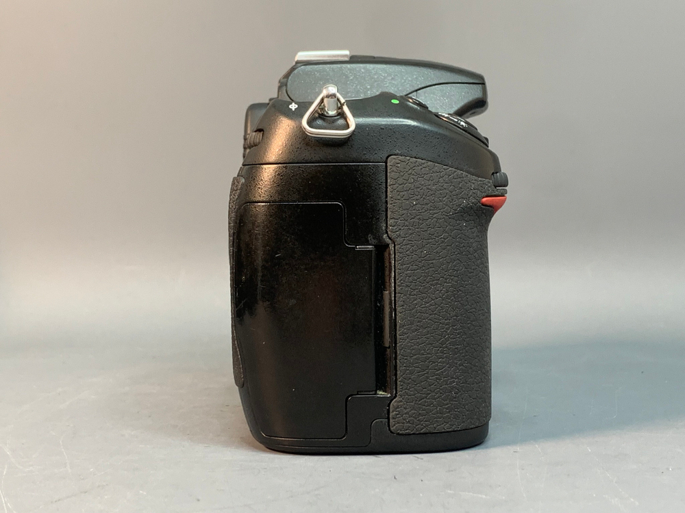 Nikon D300 Body 316.00 кадров, была произведена замена затвора на новый