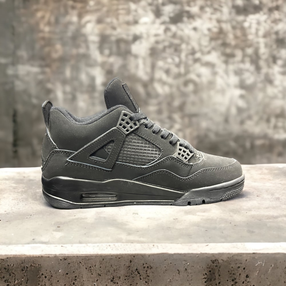 Nike Air Jordan 4 • Black
