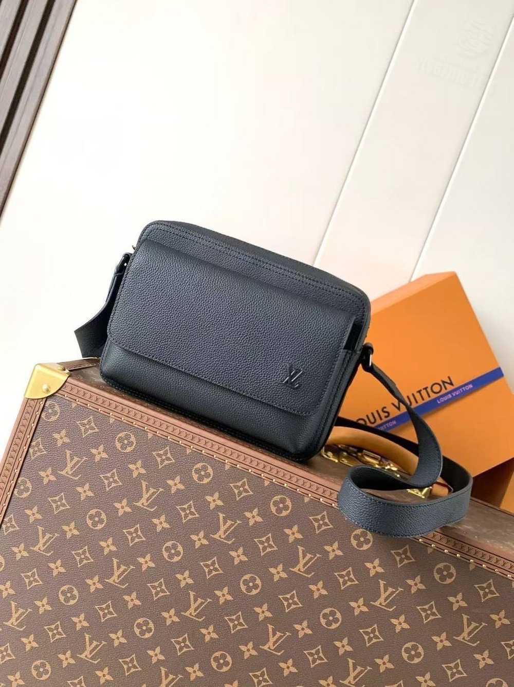 Сумка через плечо Louis Vuitton Boarding