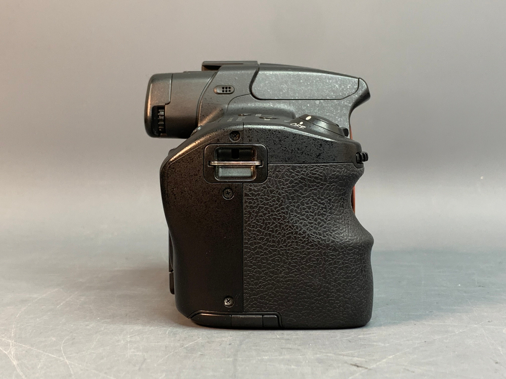Sony Alpha SLT-A37 Kit 18-55mm 6.300 кадров