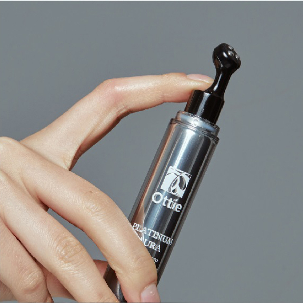 Крем для век с платиной и экстрактом черной икры Ottie Platinum Aura Roll-Up Eye Cream