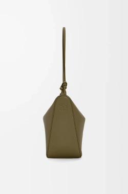 Loewe Мини сумка-хобо Hammock из классической телячьей кожи, темный хаки