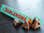 Toblerone молочный шоколад Crunchy Almond соленая карамель, нуга, миндаль 100 г (Швейцария)