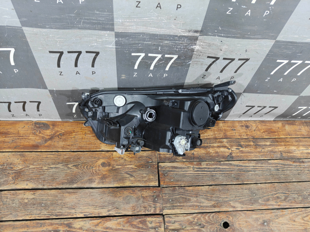 Фара правая LED Toyota RAV4 IV (XA40) 15-19 Б/У Оригинал 8114542680