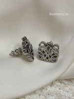 Серьги гвоздики Лоэв. серебристые логотип