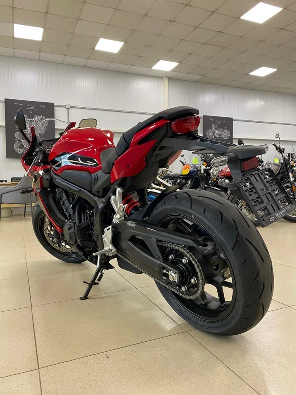 Honda CBR 650R, 2024 red
