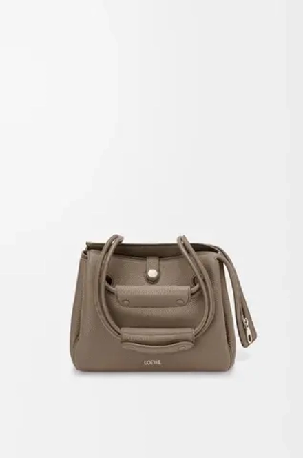 Loewe Маленькая сумка Madrid из мягкой зернистой телячьей кожи, серо-коричневый