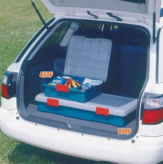Экспедиционный ящик IRIS Rv Box 450 F, в багажнике автомобиля.