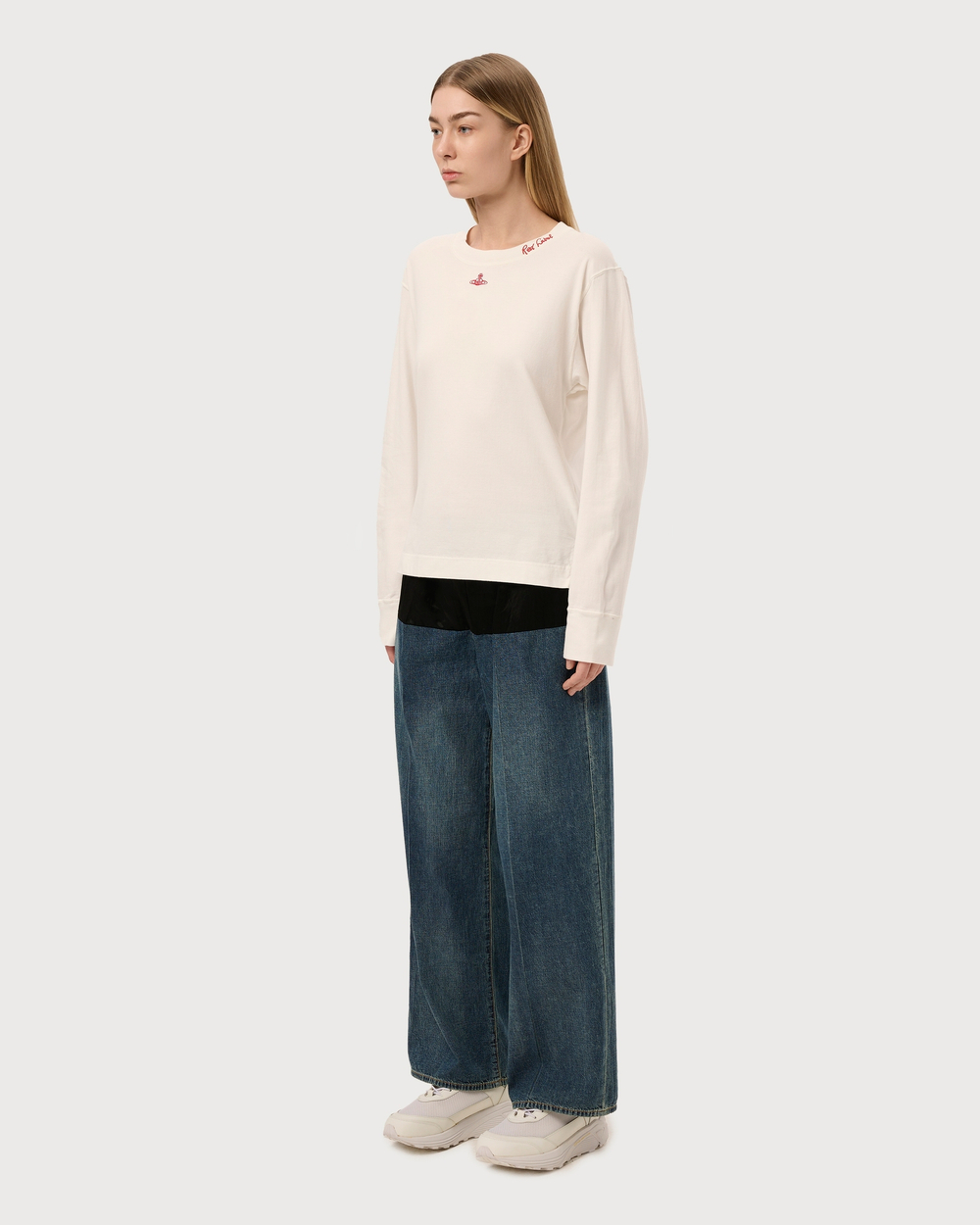 VIVIENNE WESTWOOD RED LABEL ЛОНГСЛИВ БЕЛЫЙ С ВЫШИВКОЙ В ВИДЕ ЛОГОТИПА БРЕНДА