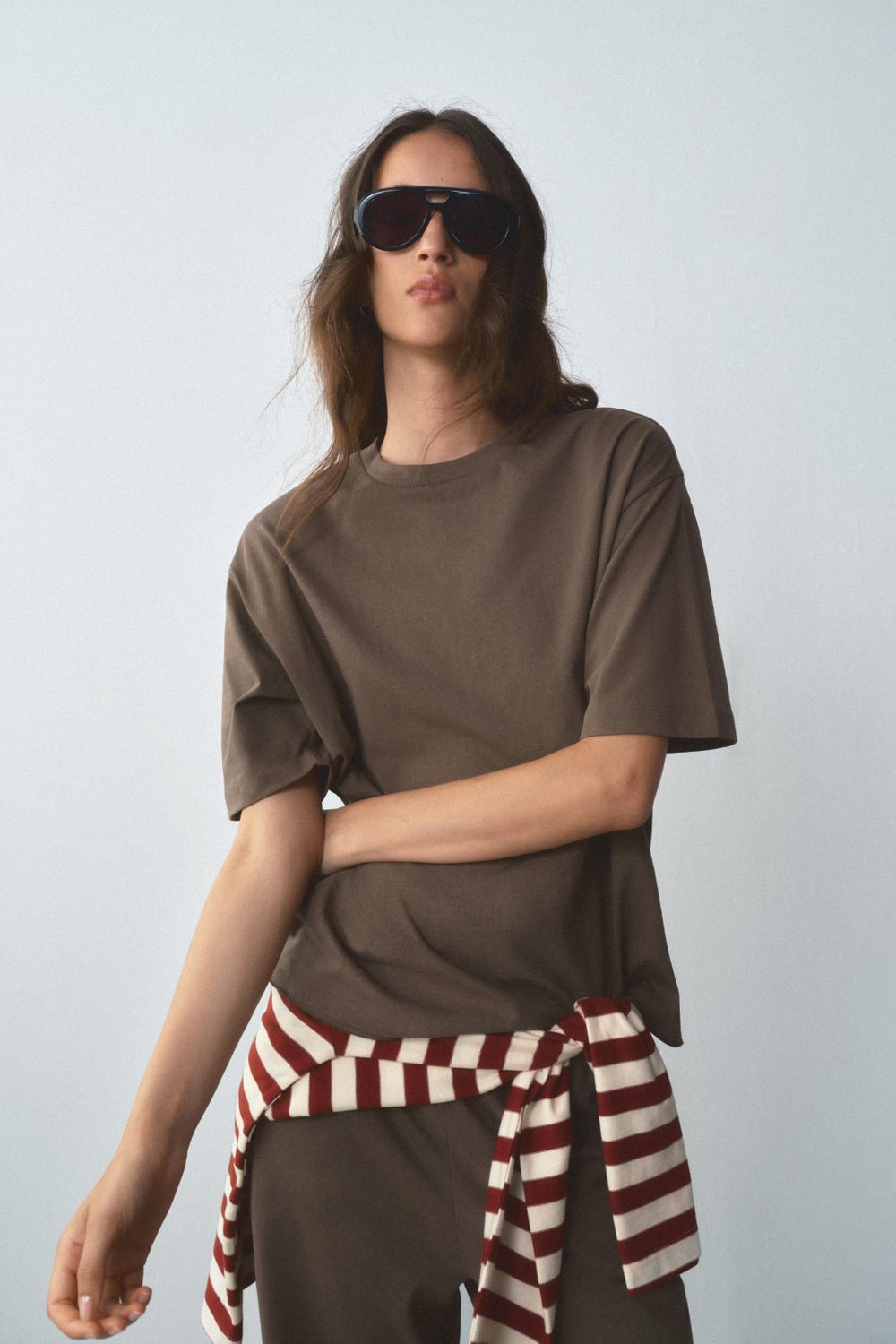 ФУТБОЛКА С КРУГЛЫМ ВЫРЕЗОМ — ZARA