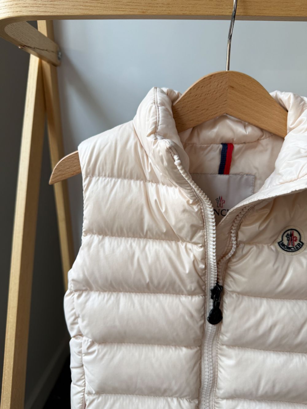 Пуховый жилет Moncler, 104