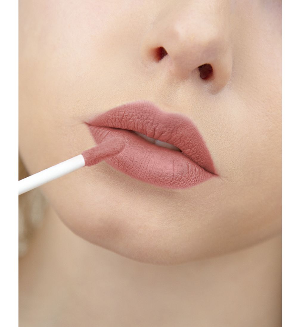 Матовый блеск для губ LuxVisage Ultra matt - 18 CREAM PRALINE