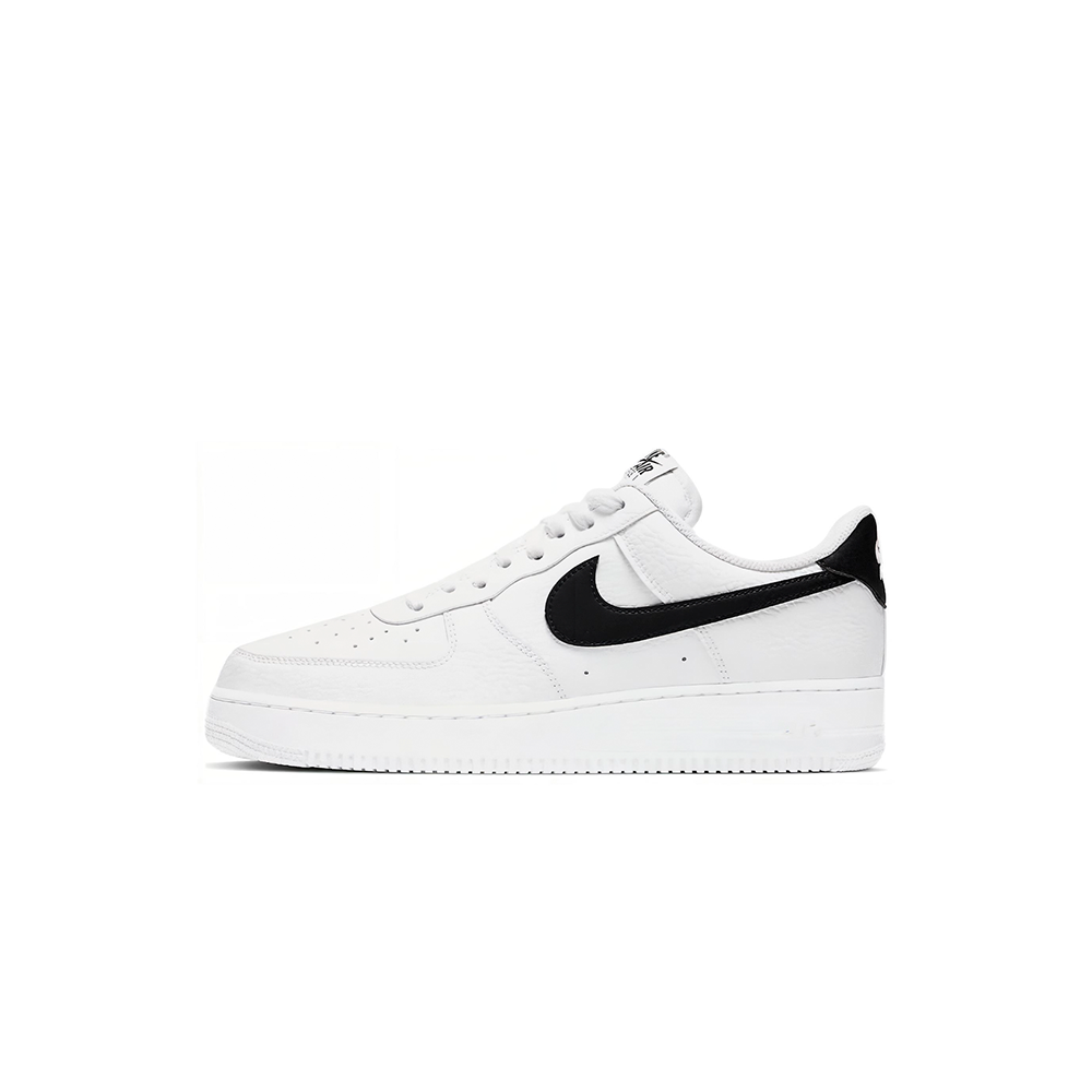 alt="Nike Air Force 1 07 White Black CT2302-100 белые с черным Swoosh вид сбоку на белом фоне"