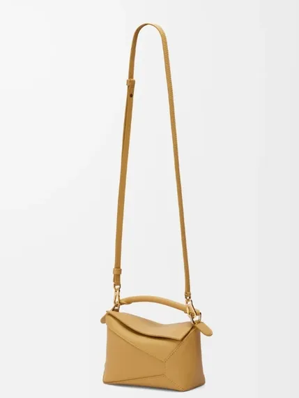 Сумка Loewe Puzzle Edge bag in classic calfskin