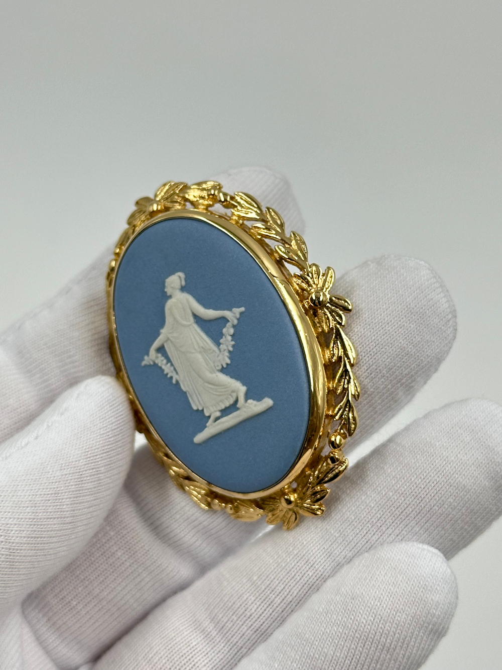 Брошь Wedgwood