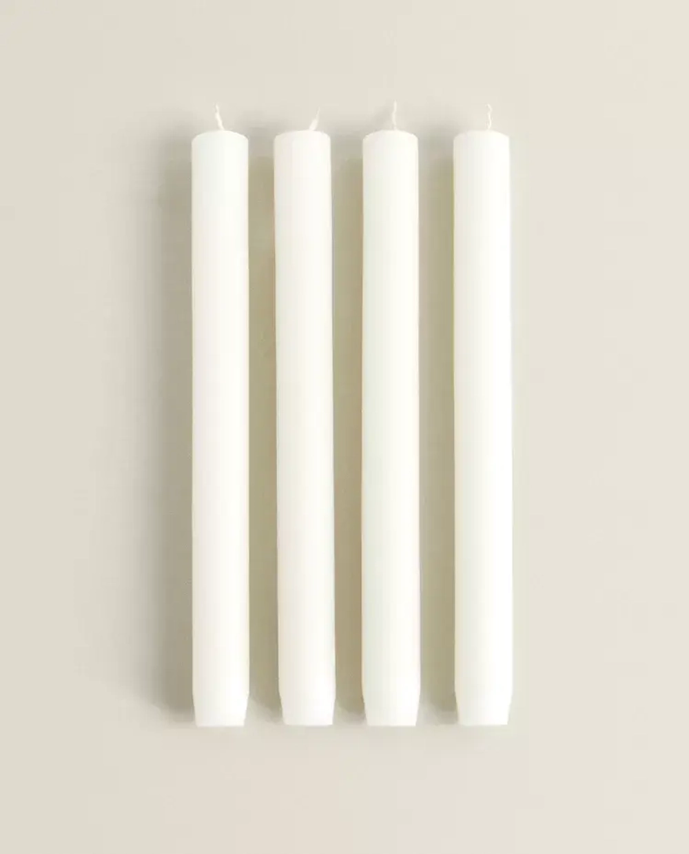 ZARA HOME ВЫСОКИЕ ДЕКОРАТИВНЫЕ СВЕЧИ ЦИЛИНДРИЧЕСКОЙ ФОРМЫ (4 ШТ.), БЕЛЫЙ