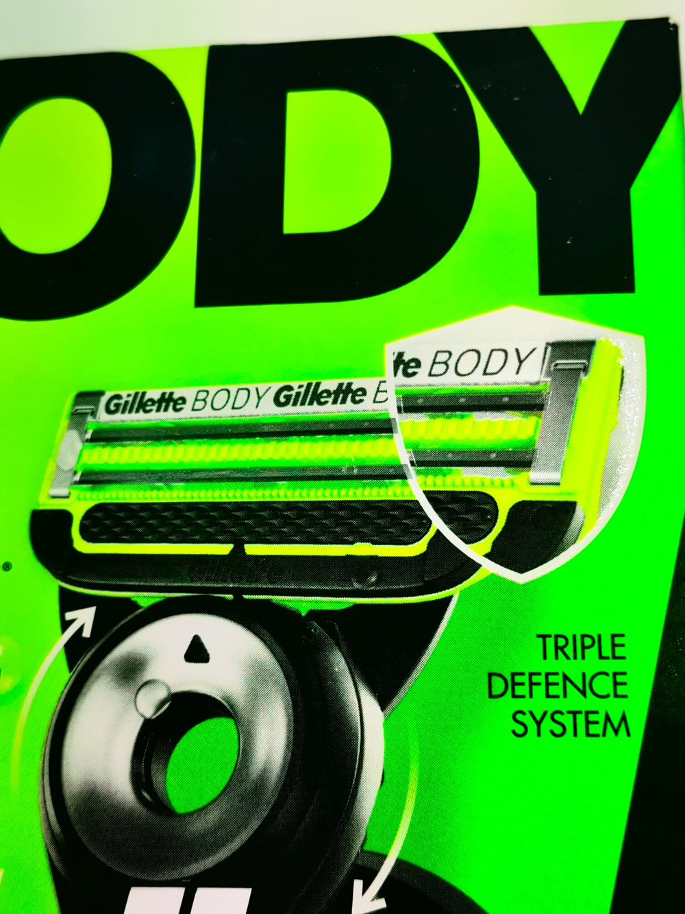 Бритвенный станок для тела Gillette Labs Body + Intimate с магнитным держателем для душа