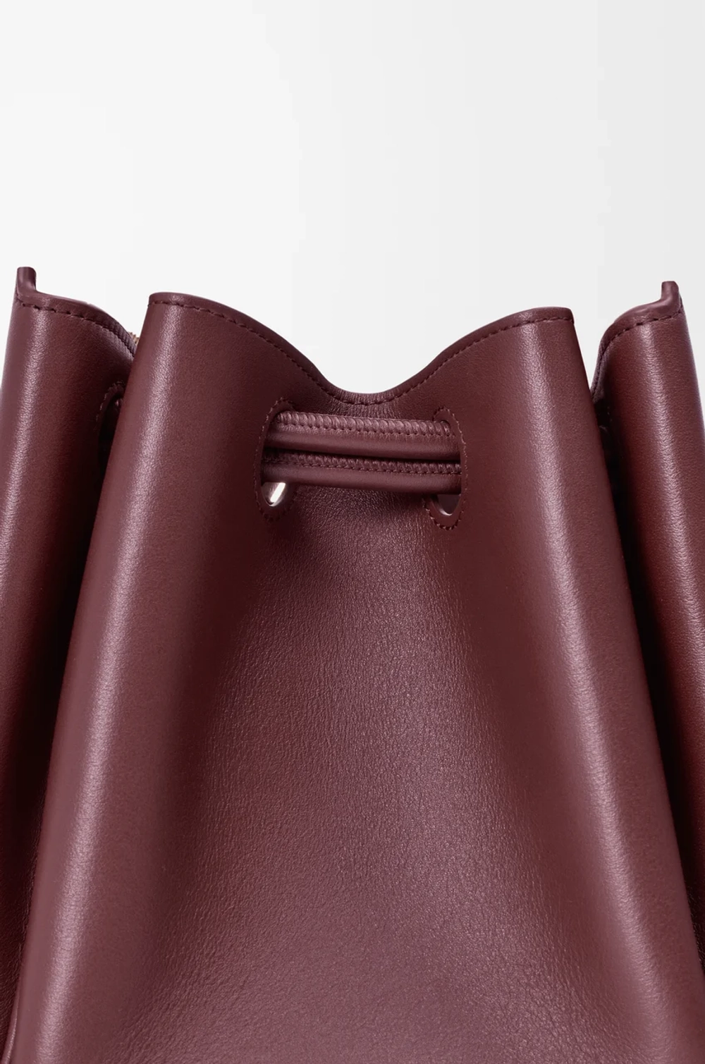 Loewe Маленькая сумка Madrid из мягкой телячьей кожи, бургунди
