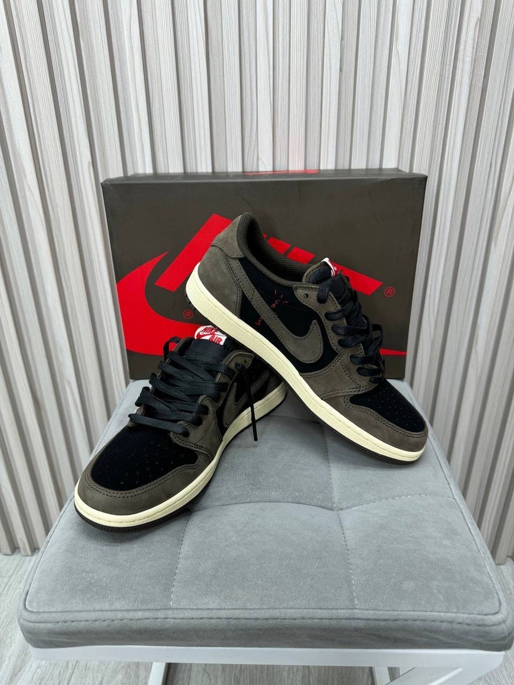 Кеды Nike Air Jordan & Travis Scott
