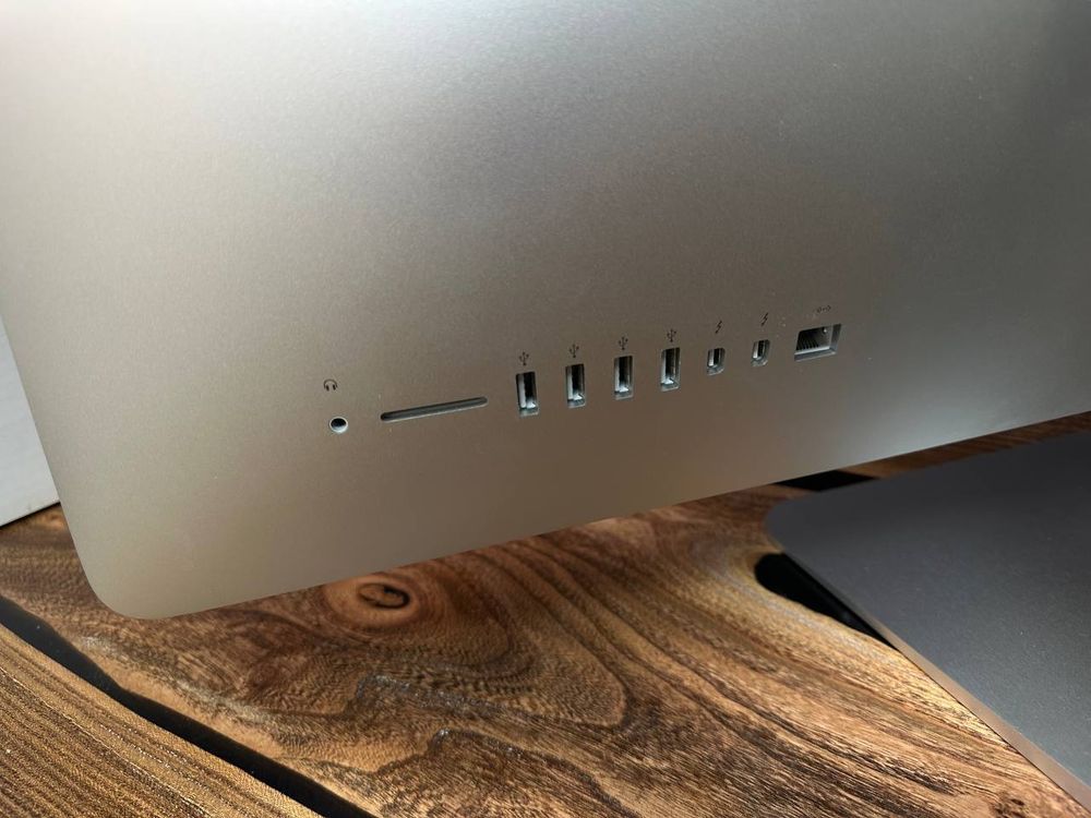 27" Моноблок Apple iMac 27 2015 (5120x2880, Intel Core i5-6500, RAM 8ГБ,HDD 1TB, AMD Radeon R9 M380, MacOS)
