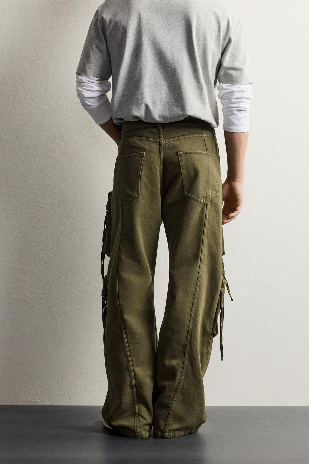 ZARA БРЮКИ КАРГО RELAXED FIT С КАРМАНАМИ, ЗЕЛЕНЫЙ