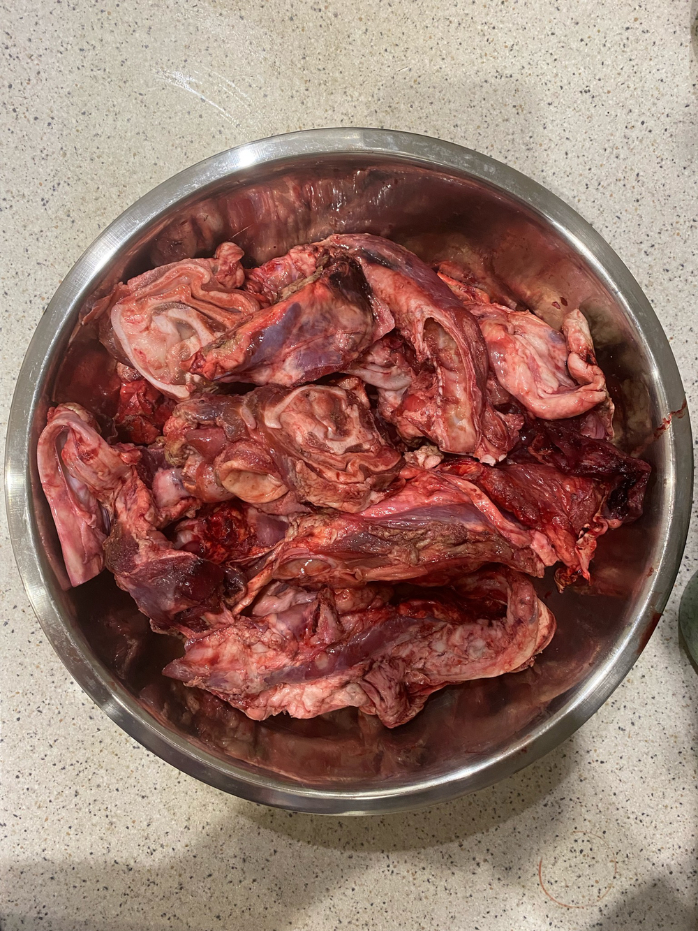 Обрезь свиная «отборная» (мясо, хрящ) состав: обрезь мясная, обрезь пикало, аорта, калтык, трахея, легкое
