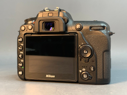 Nikon D7500 18900 кадров