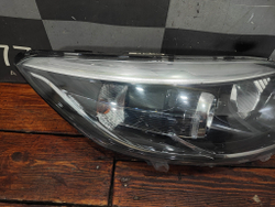 Фара правая галоген Renault Kaptur 16-22 Б/У Оригинал 260108765R