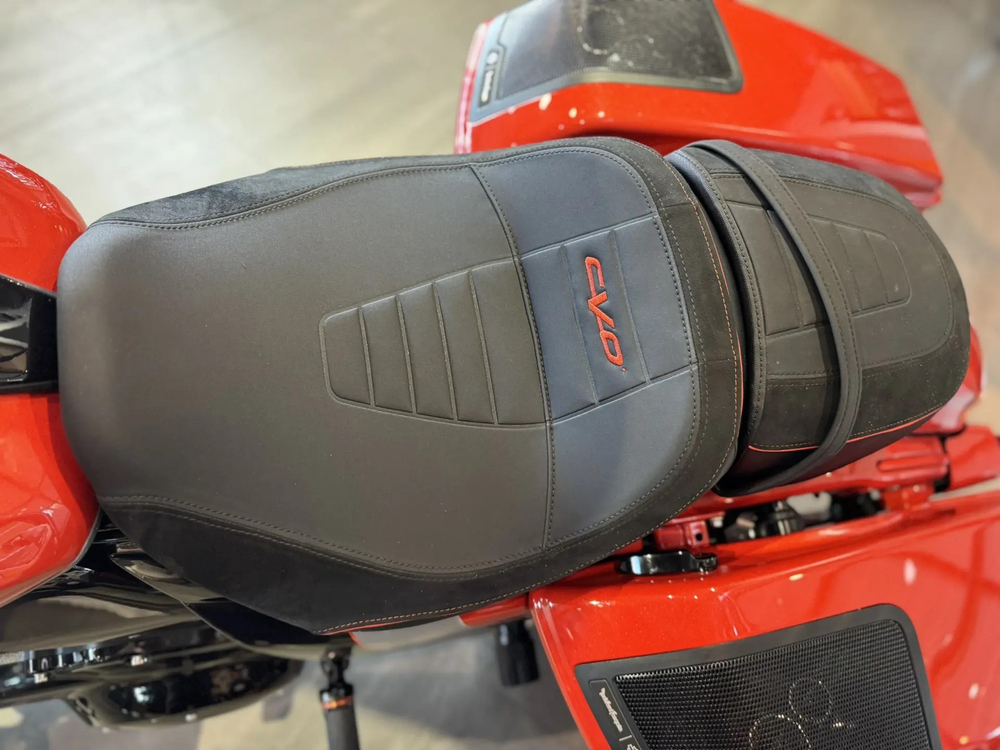 Harley-Davidson CVO Street Glide (Legendary Orange)