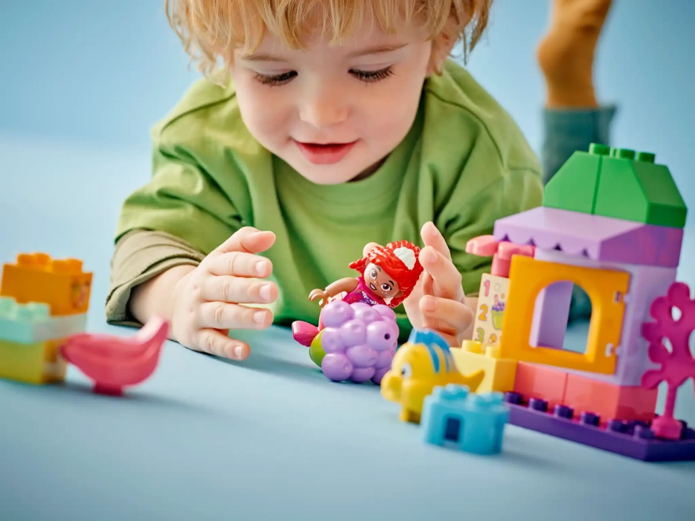 Конструктор LEGO Disney 10420 Киоск Ариэля и Флаундера в кафе