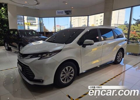 Toyota Sienna 2.5 Hybrid AWD — 2025